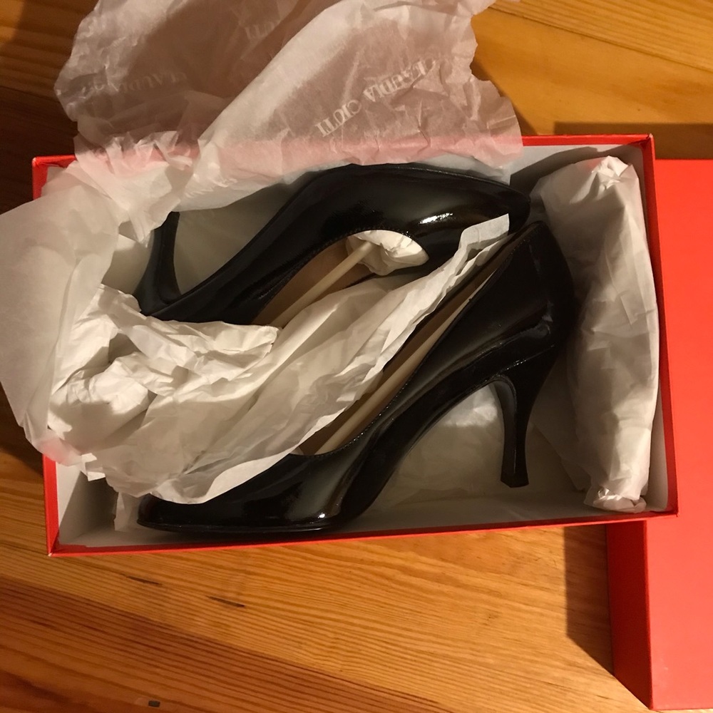 Claudia Ciuti Black Patent Leather Pumps, NWB, 7.5 - Picture 11 of 14